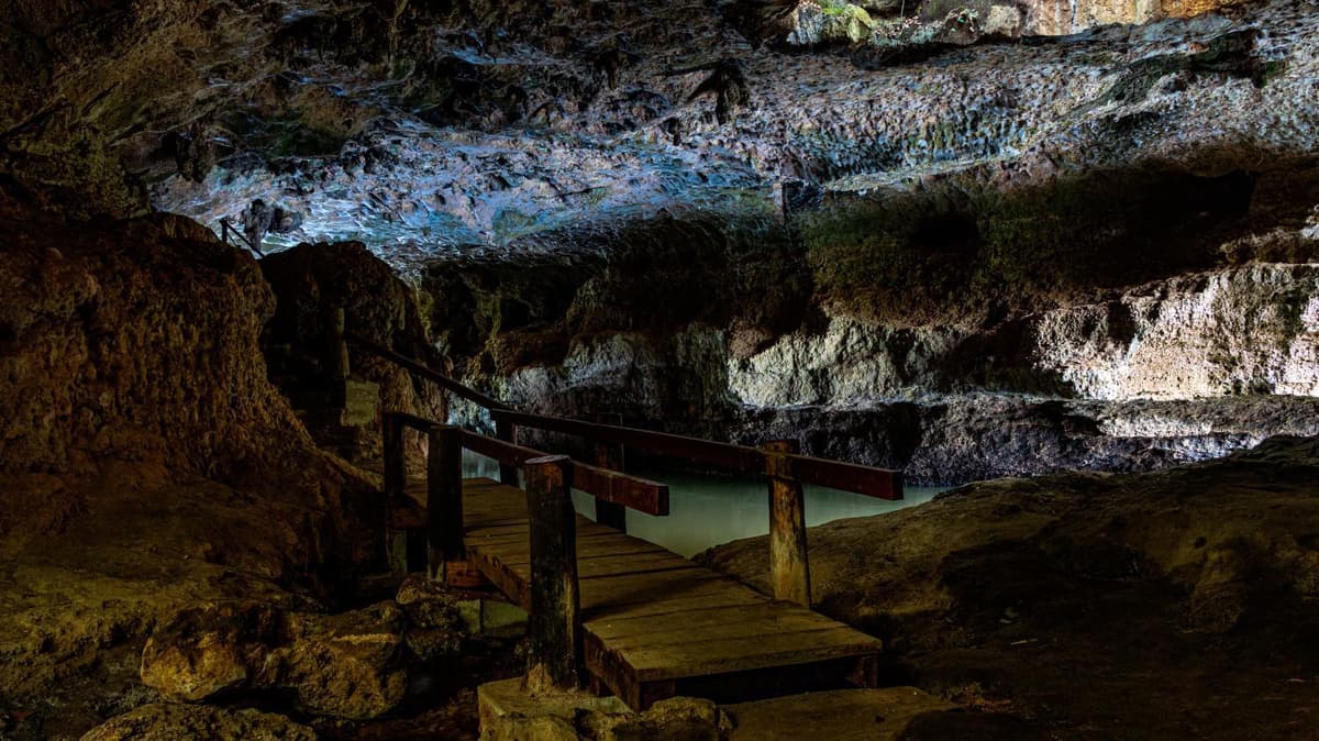 Formações rochosas da Ponte de Pedra
